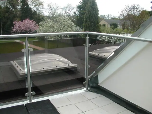 Roof terrace with glass balustrade and skylights